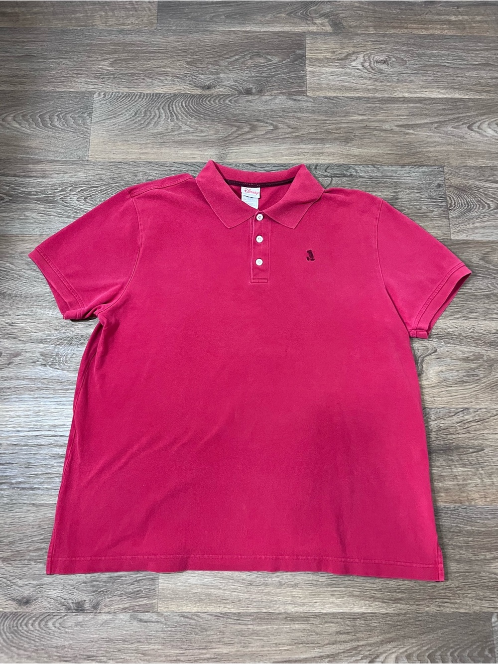Vintage Disney red polo shirt size XL
Cotton polo with embroidered logo,/640
